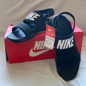 Nike Tanjun sandal. Black /white size 10.